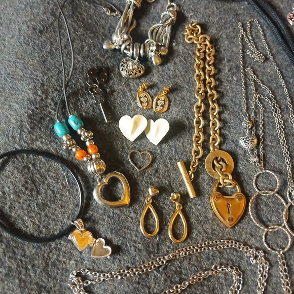 15 piece of Heart themed  jewelry lot - Picture 5 of 9